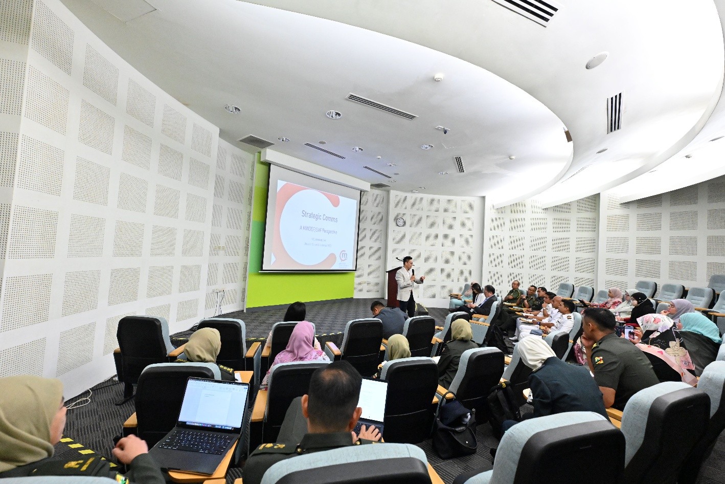 mco2.jpg (1418×946)