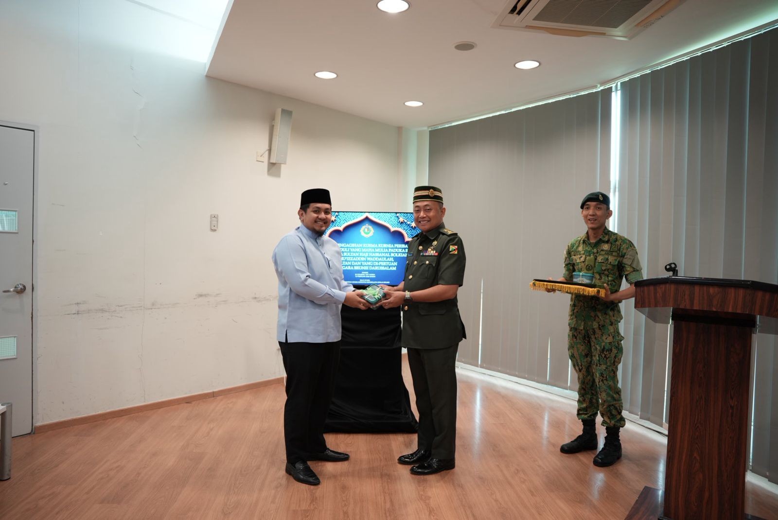 kurma3.jpg (1600×1070)